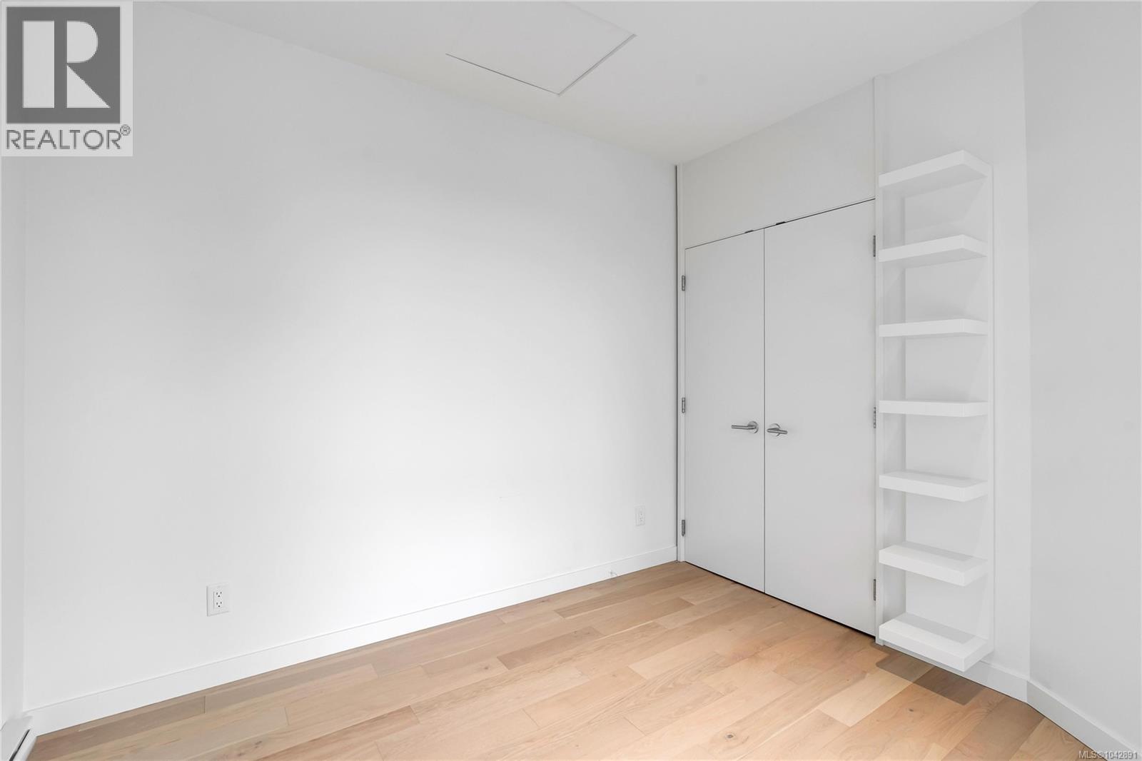 #2 2910 Shelbourne St - 16