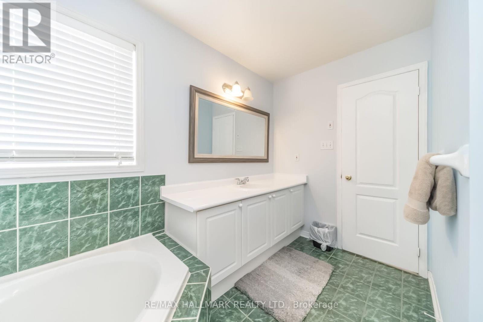 5437 ROCHELLE WAY - 27