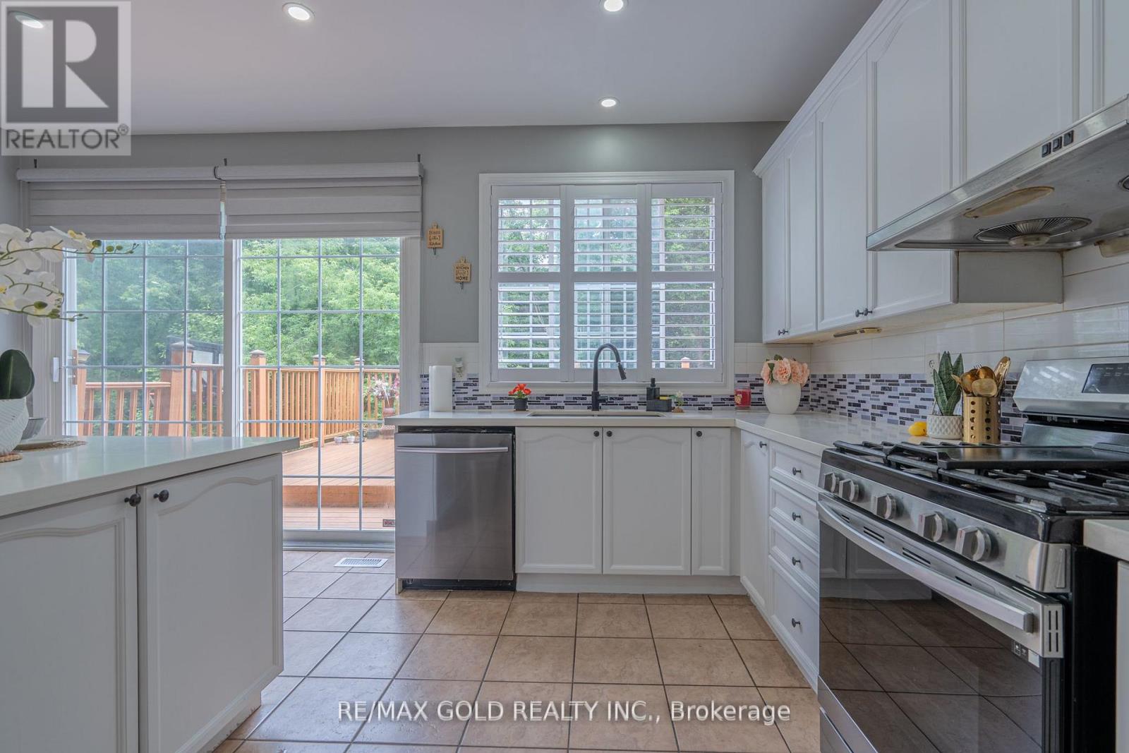 141 WHITWELL DRIVE - 12