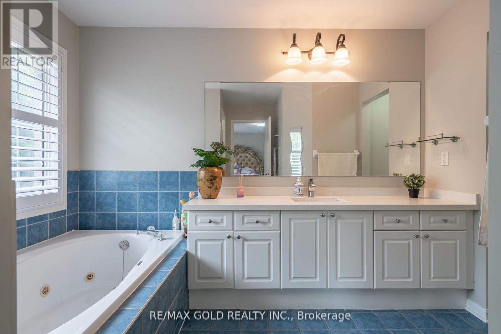 141 WHITWELL DRIVE - 17