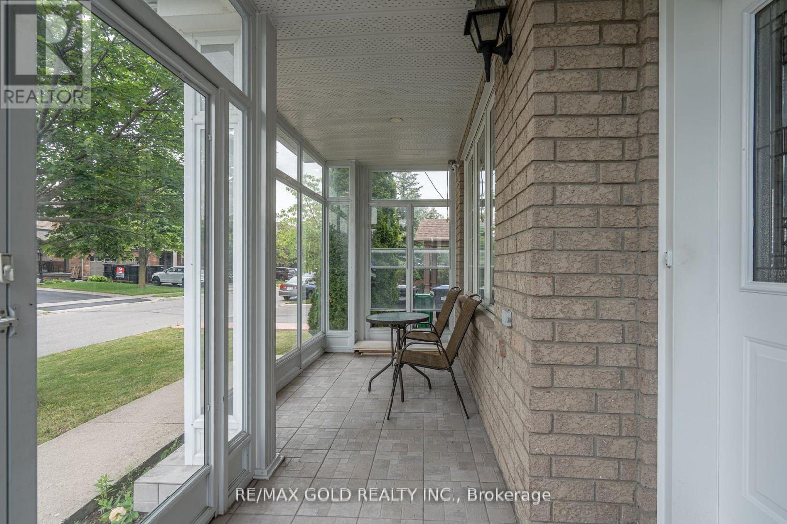 141 WHITWELL DRIVE - 4