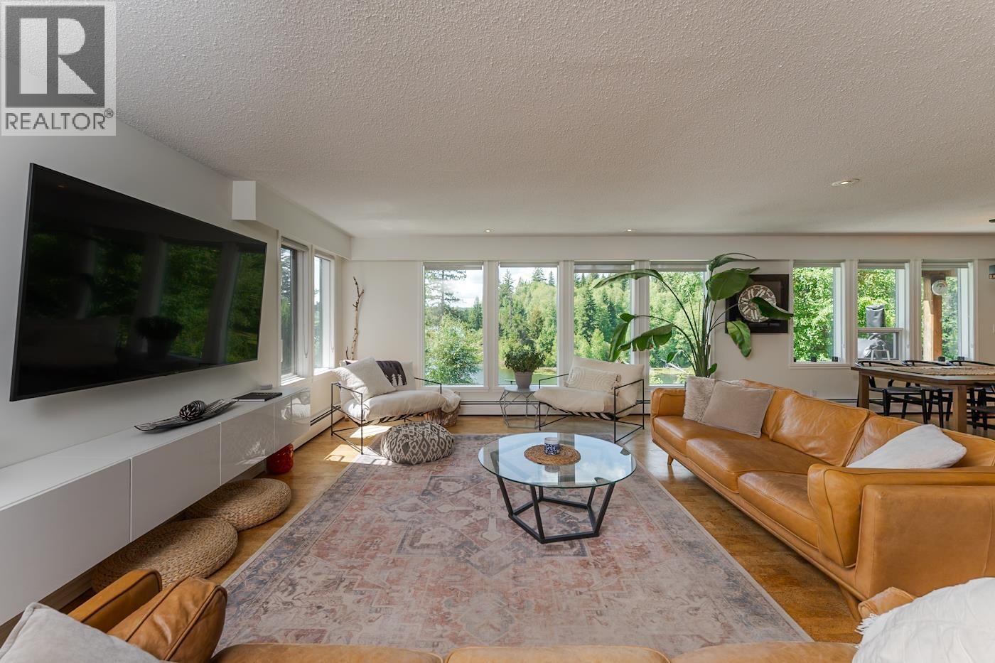 Photo 15 of 40 — 9875 LAKESHORE DRIVE · Prince George, BC