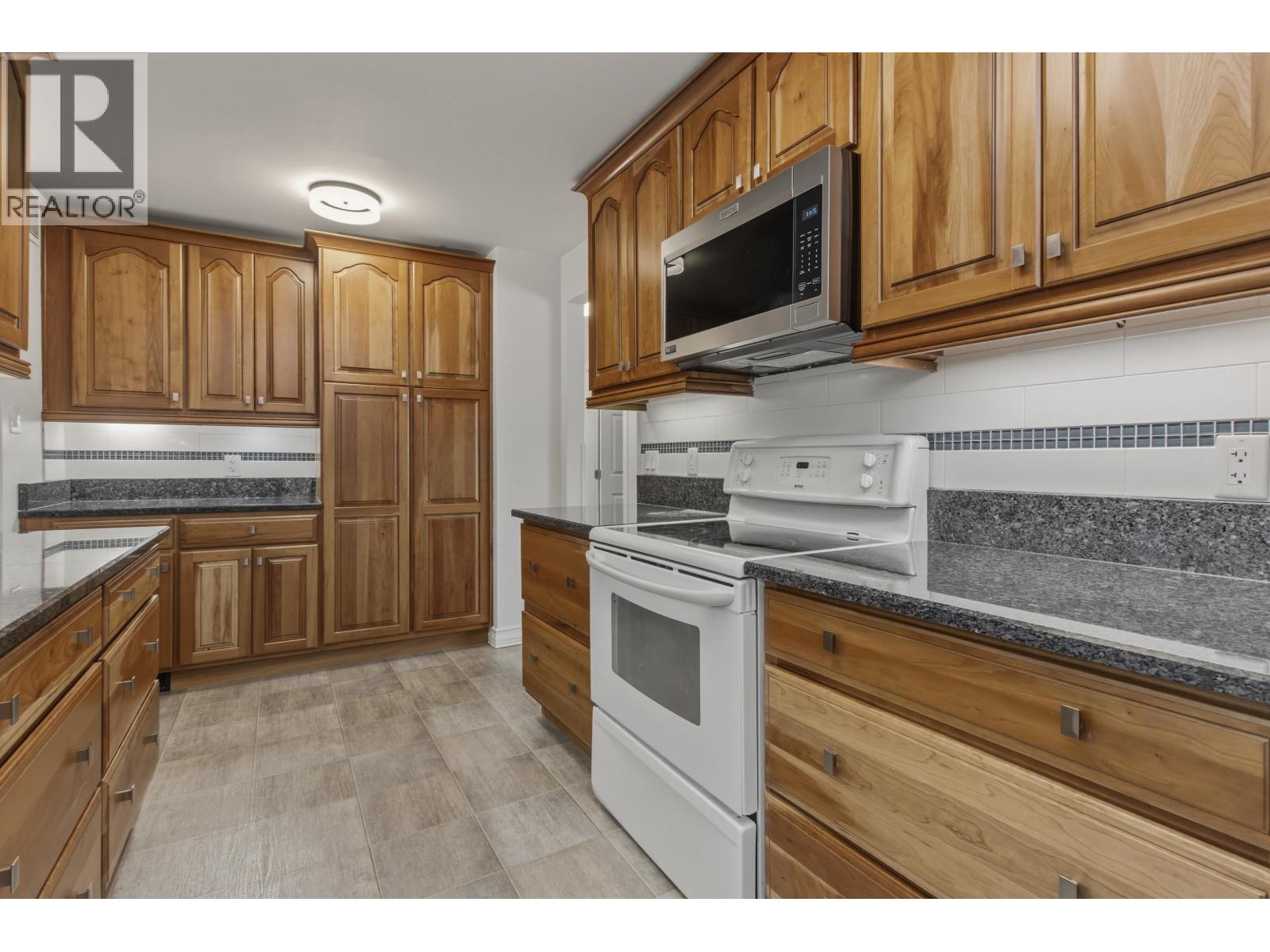 40356 HOOD ROAD, Squamish