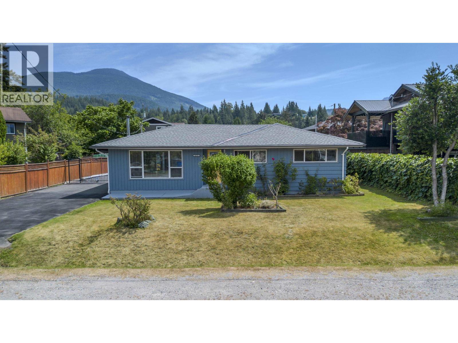 40356 HOOD ROAD, Squamish