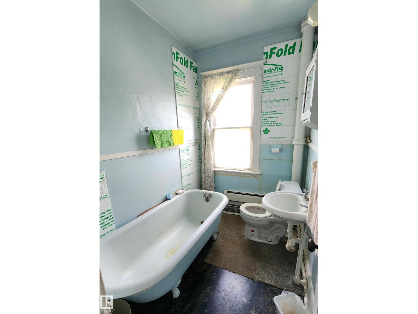 9522 110 AV NW NW - 12