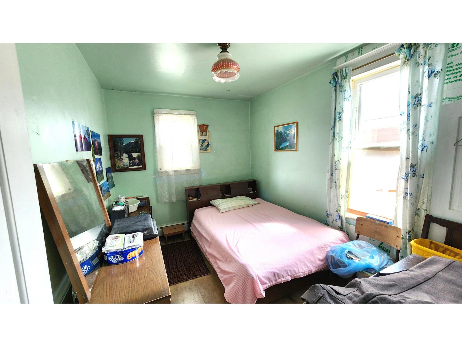 9522 110 AV NW NW - 8