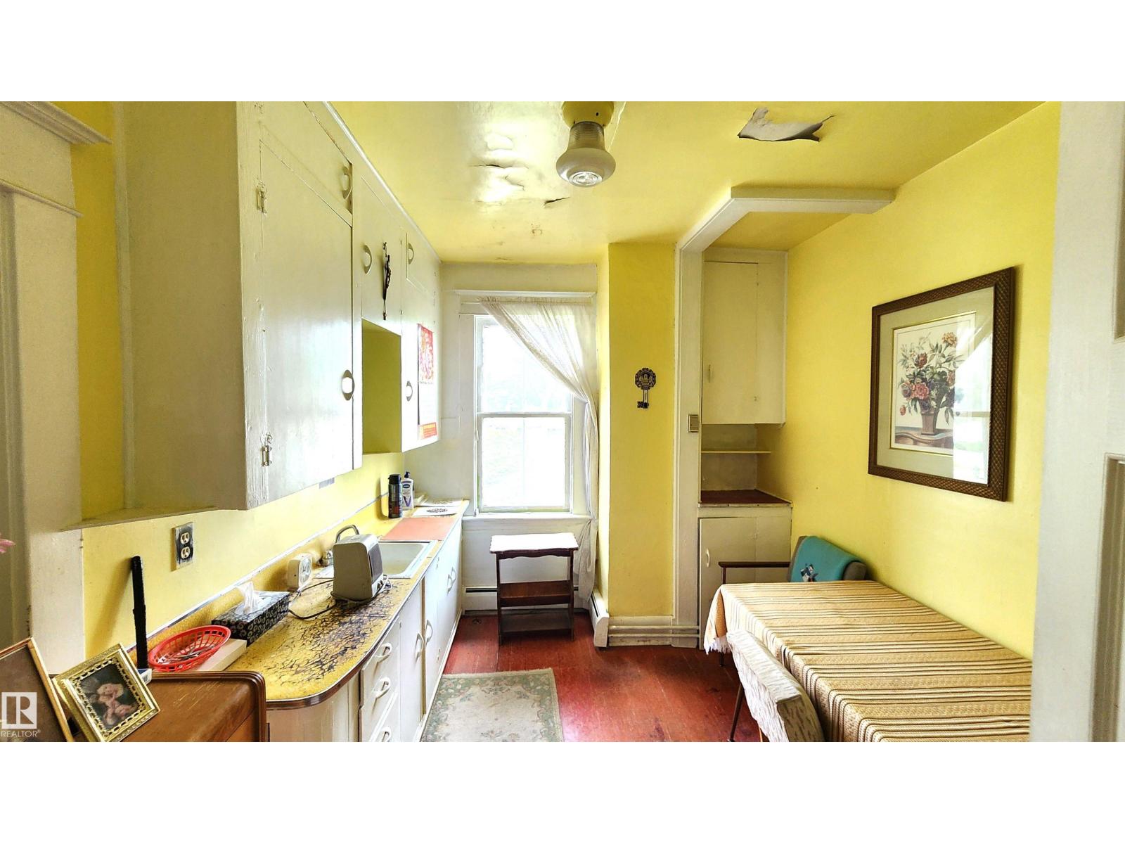 9522 110 AV NW NW - 10