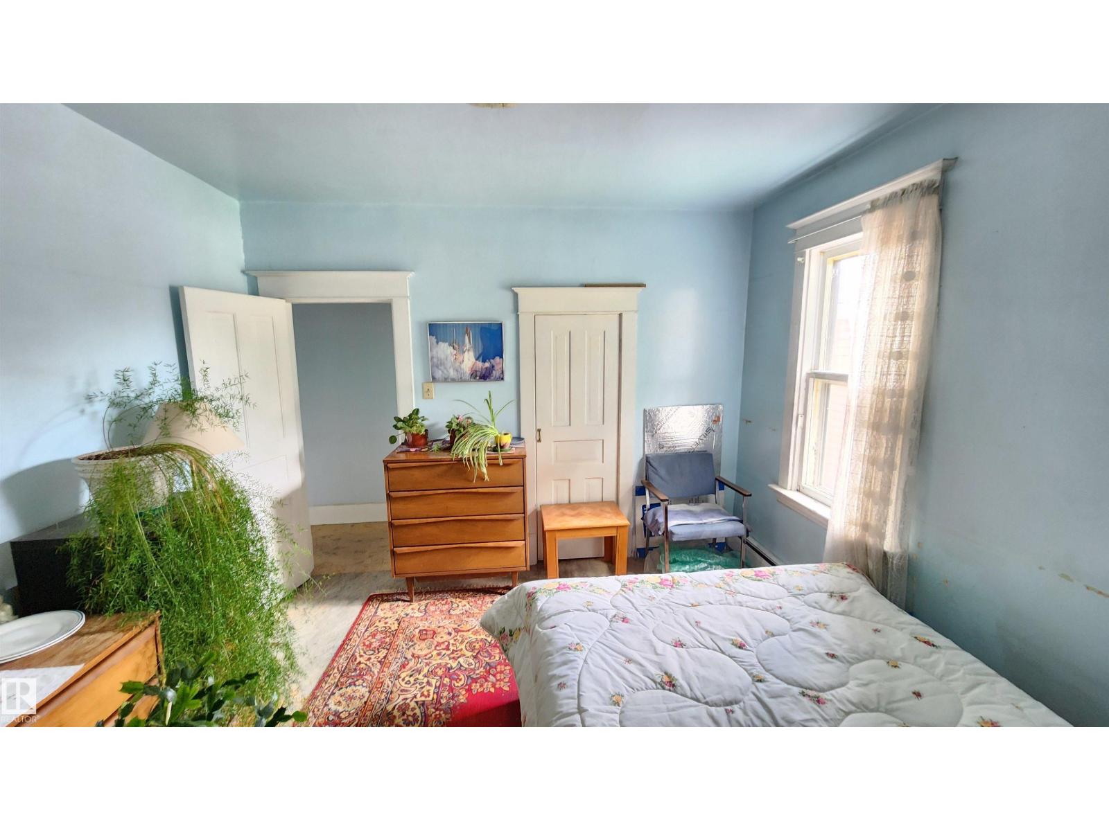 9522 110 AV NW NW - 7