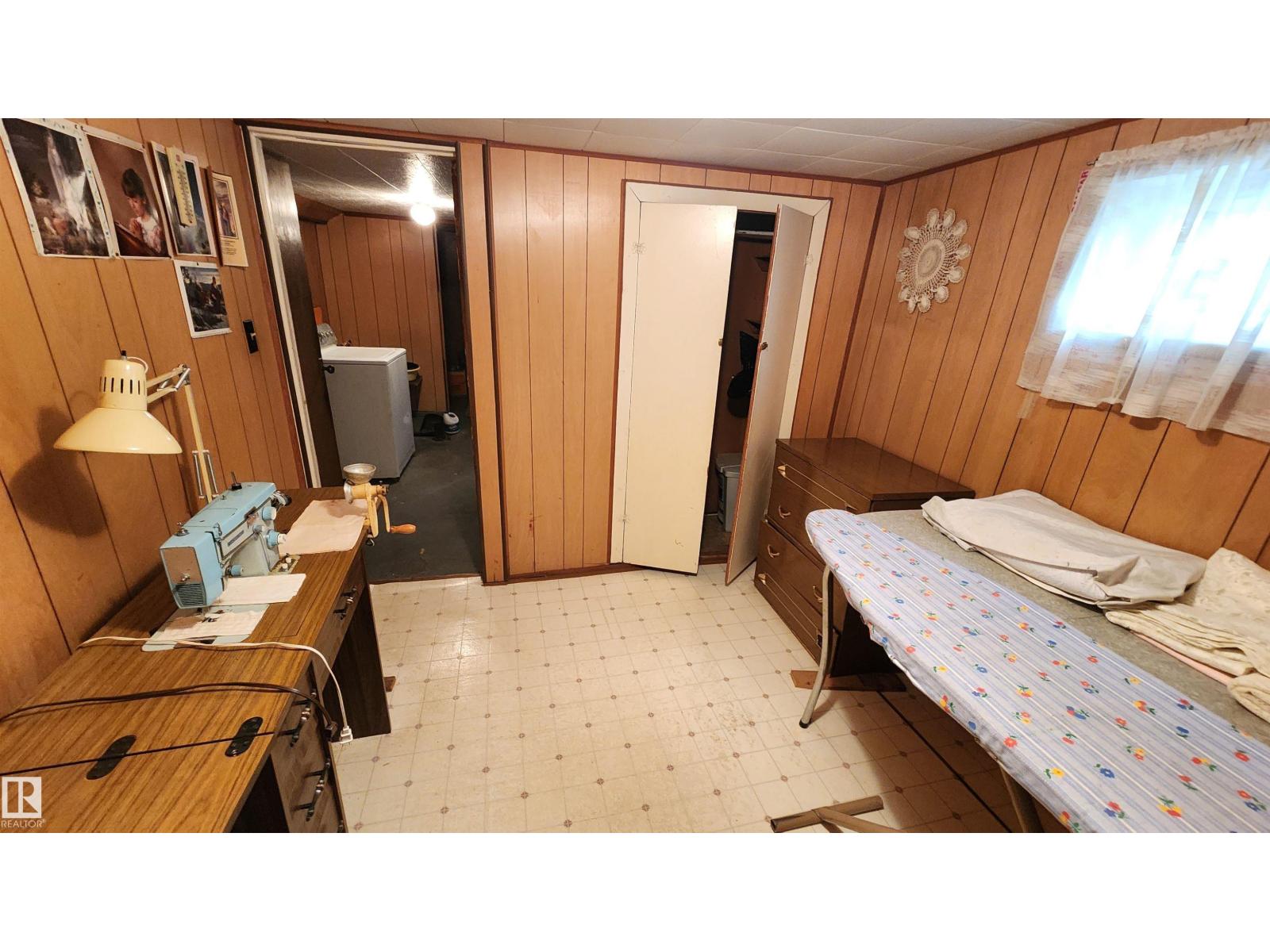 9522 110 AV NW NW - 25