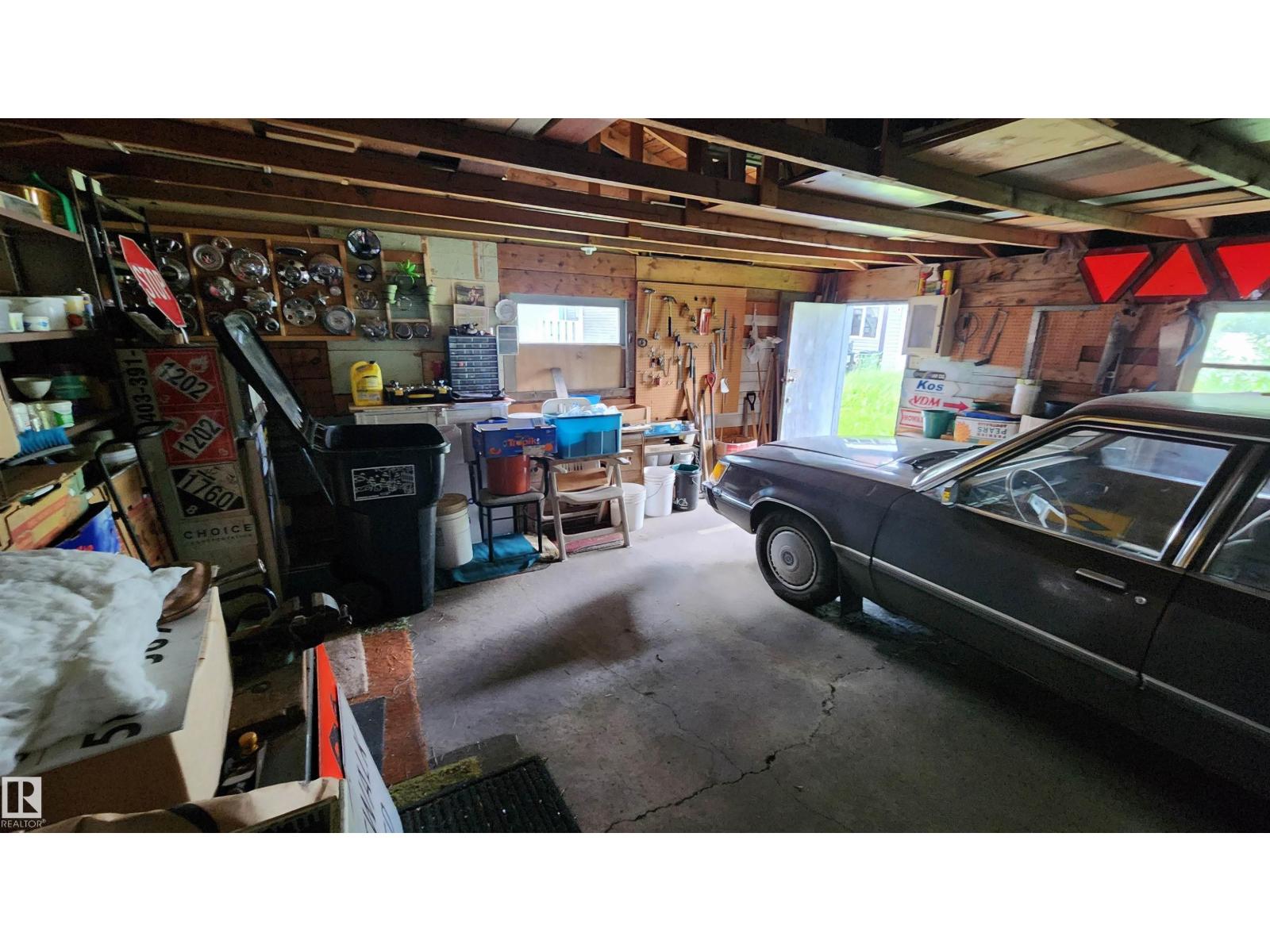 9522 110 AV NW NW - 34