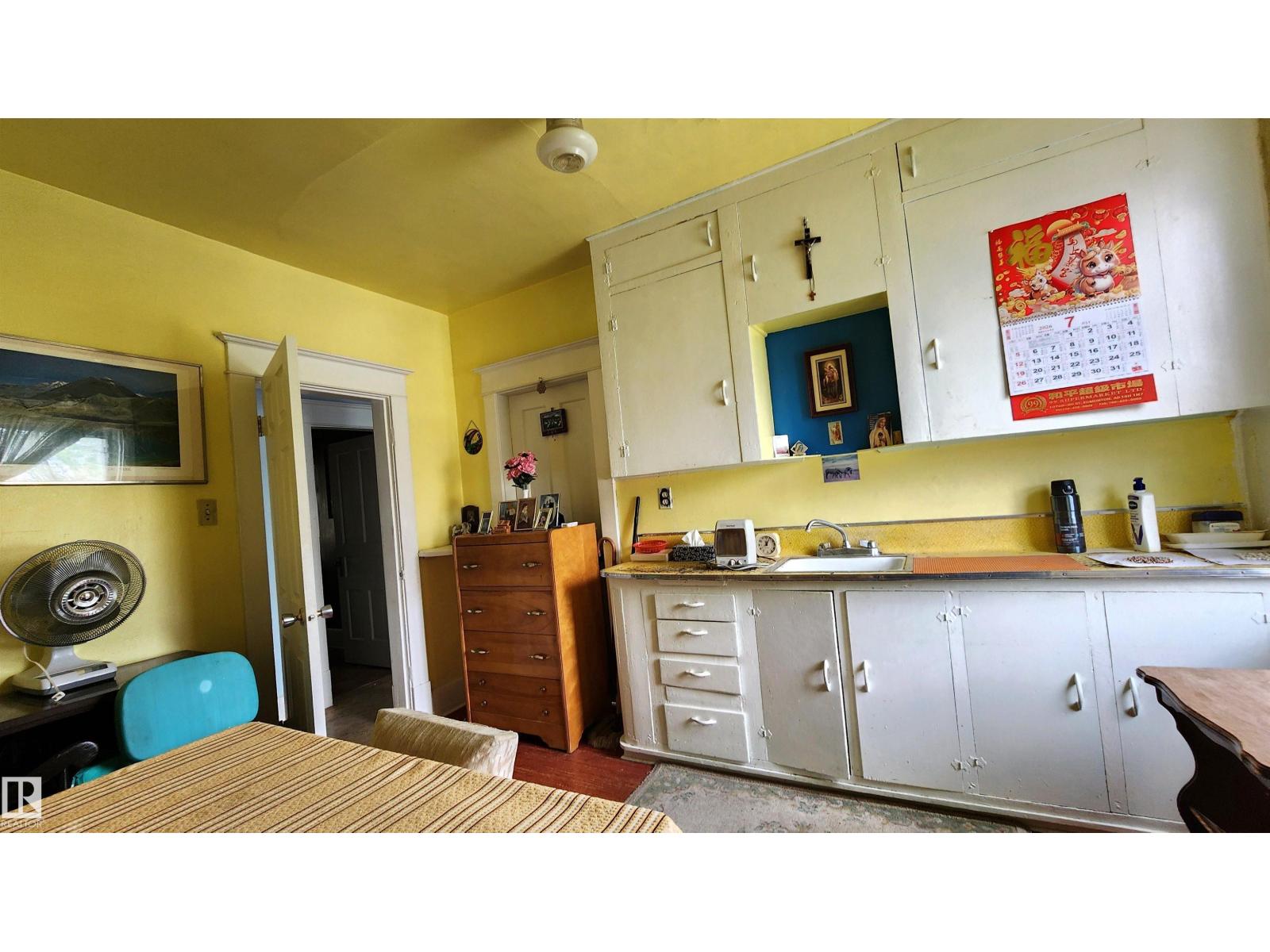 9522 110 AV NW NW - 11