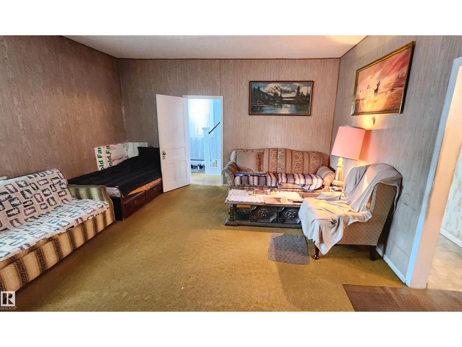 9522 110 AV NW NW - 17