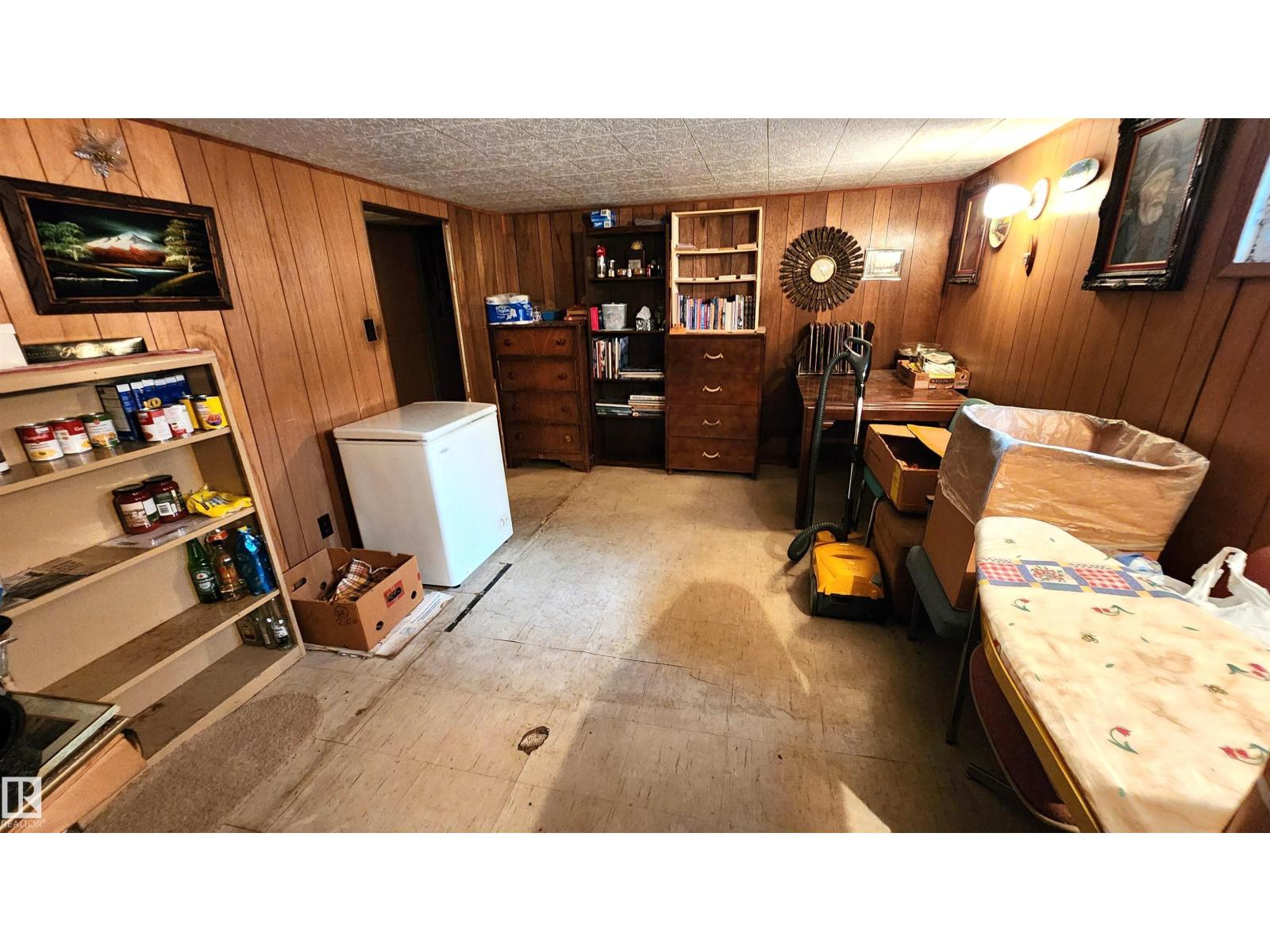 9522 110 AV NW NW - 23