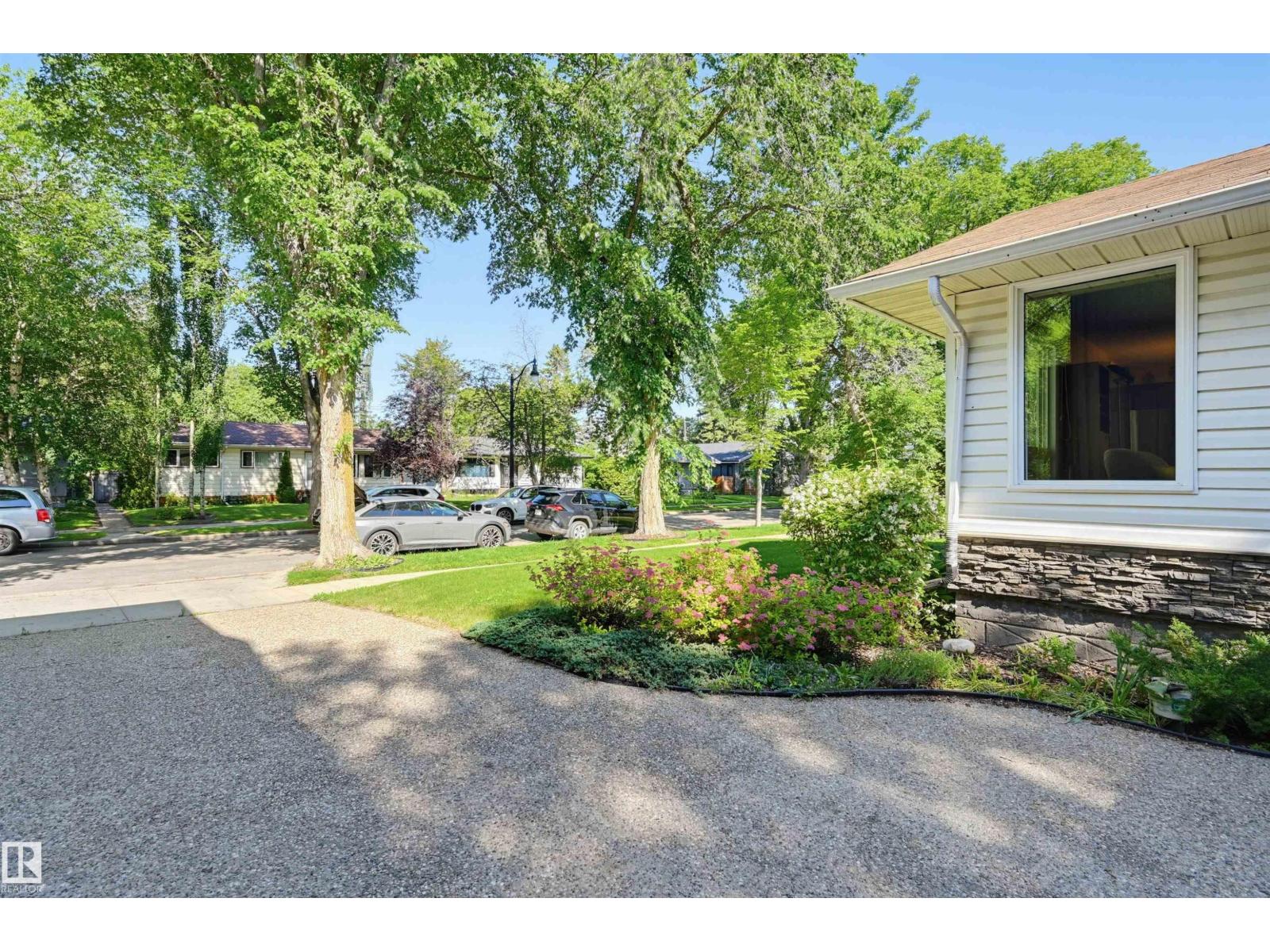 9247 148 ST NW - 2