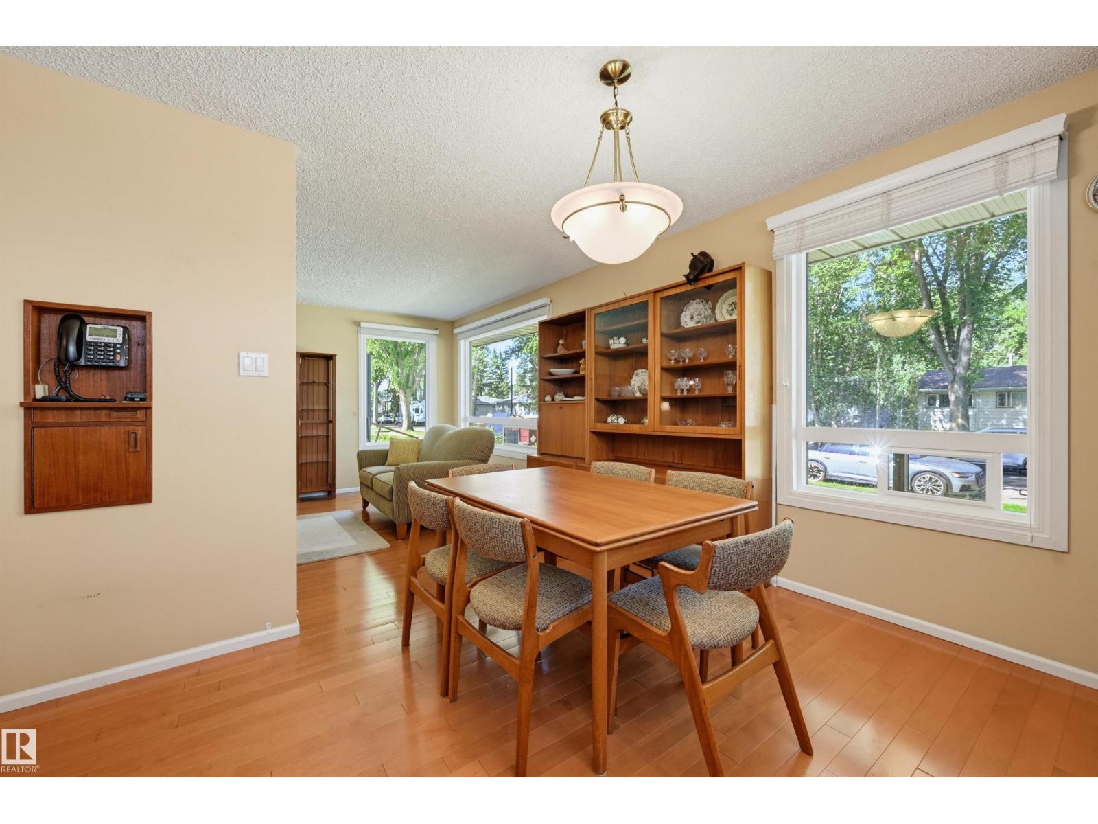 9247 148 ST NW - 10