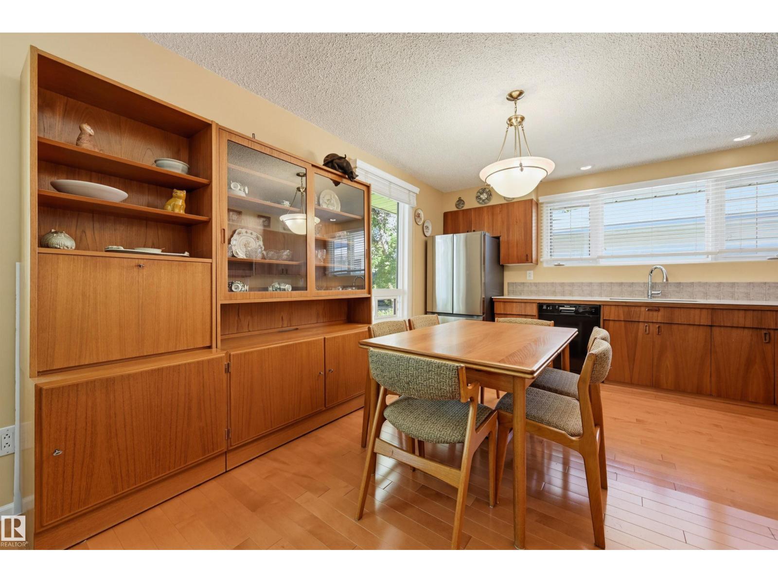9247 148 ST NW - 8