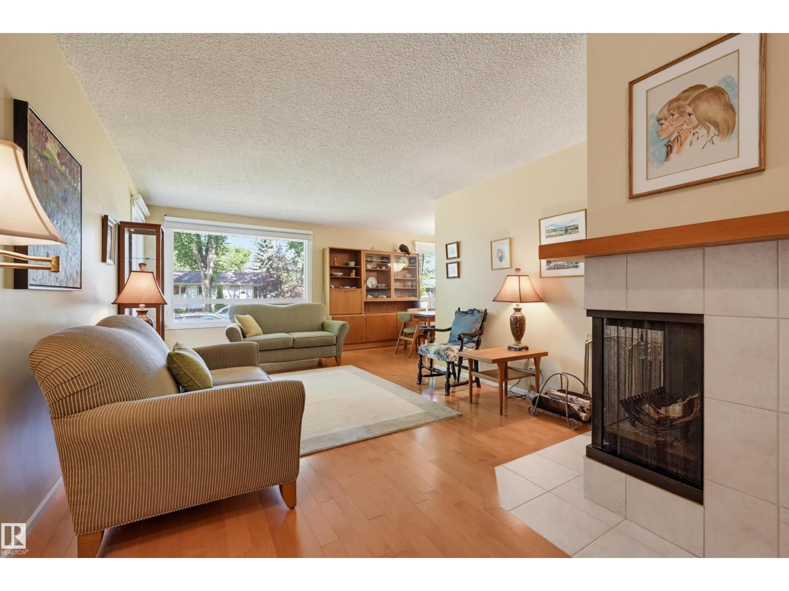 9247 148 ST NW - 4