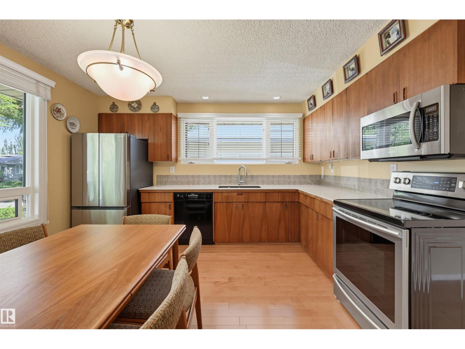 9247 148 ST NW - 13
