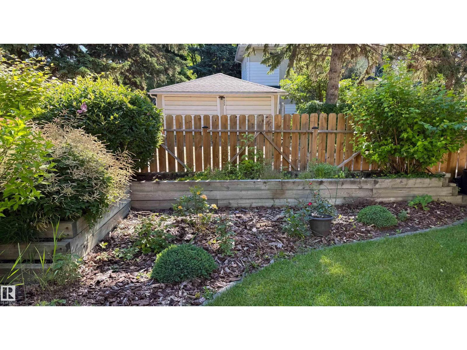9247 148 ST NW — photo 38