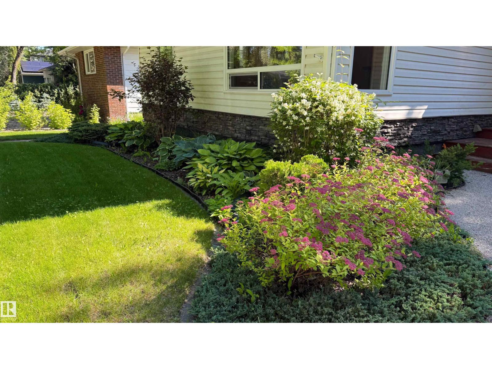 9247 148 ST NW - 39
