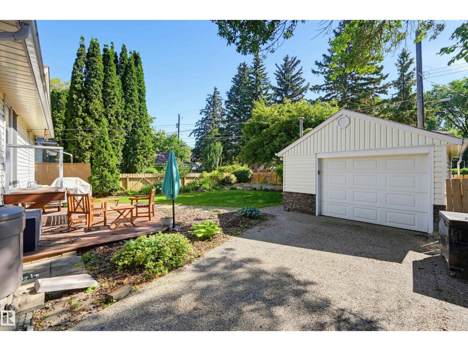 9247 148 ST NW - 31
