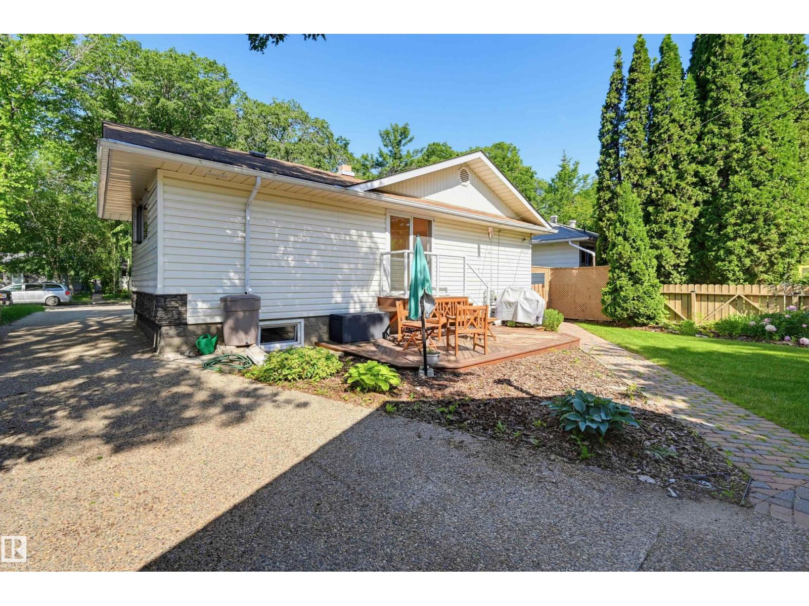 9247 148 ST NW - 32