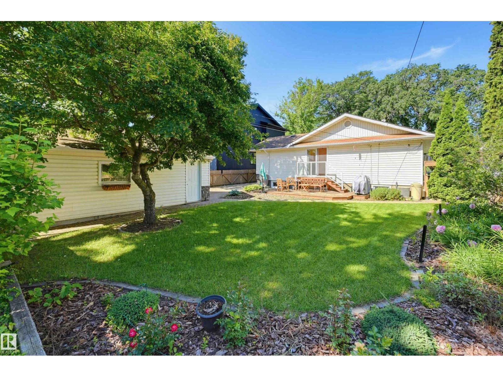 9247 148 ST NW - 35