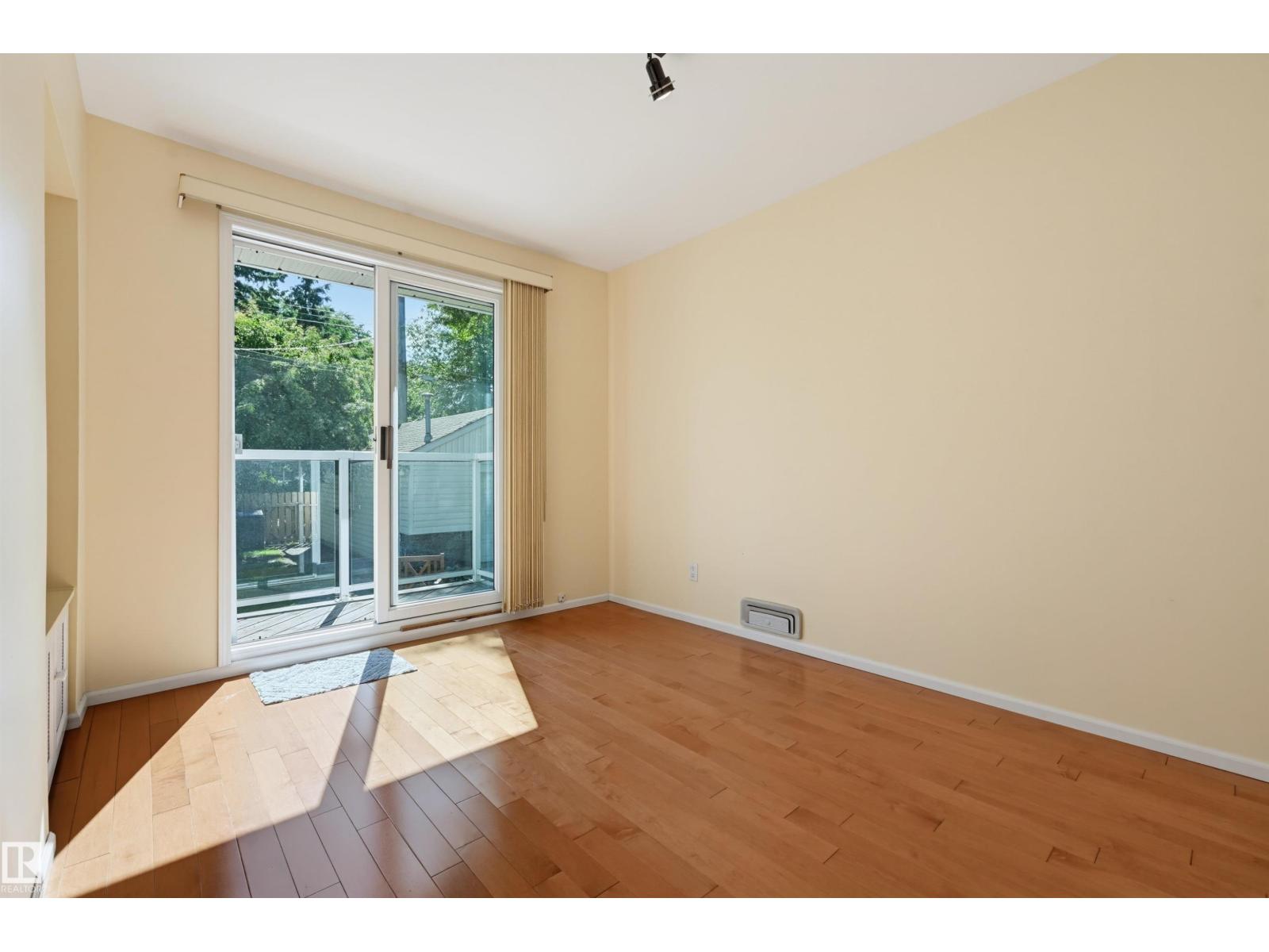 9247 148 ST NW - 22