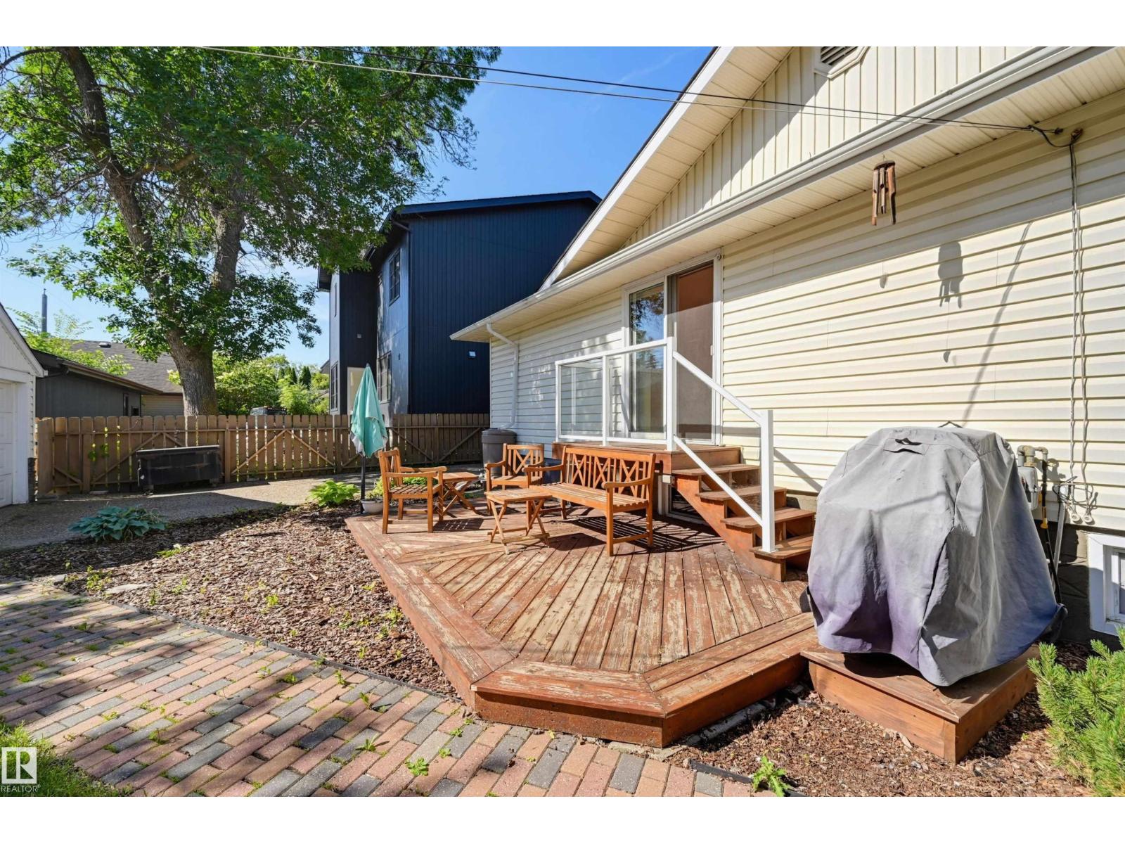 9247 148 ST NW - 33