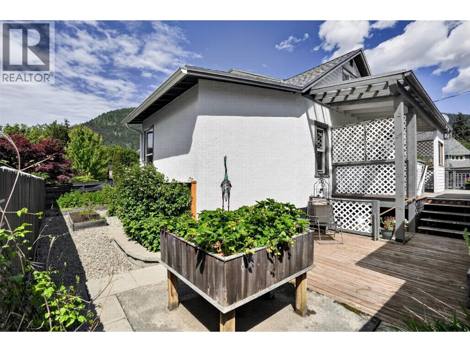 524 SECOND Street - 10