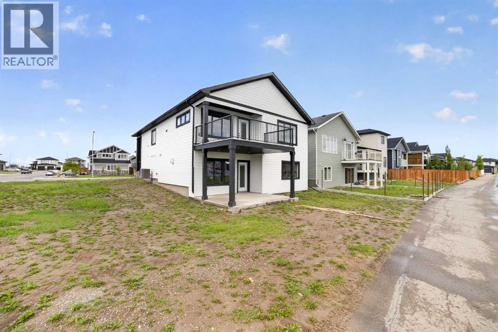 680 Sixmile Crescent S - 2