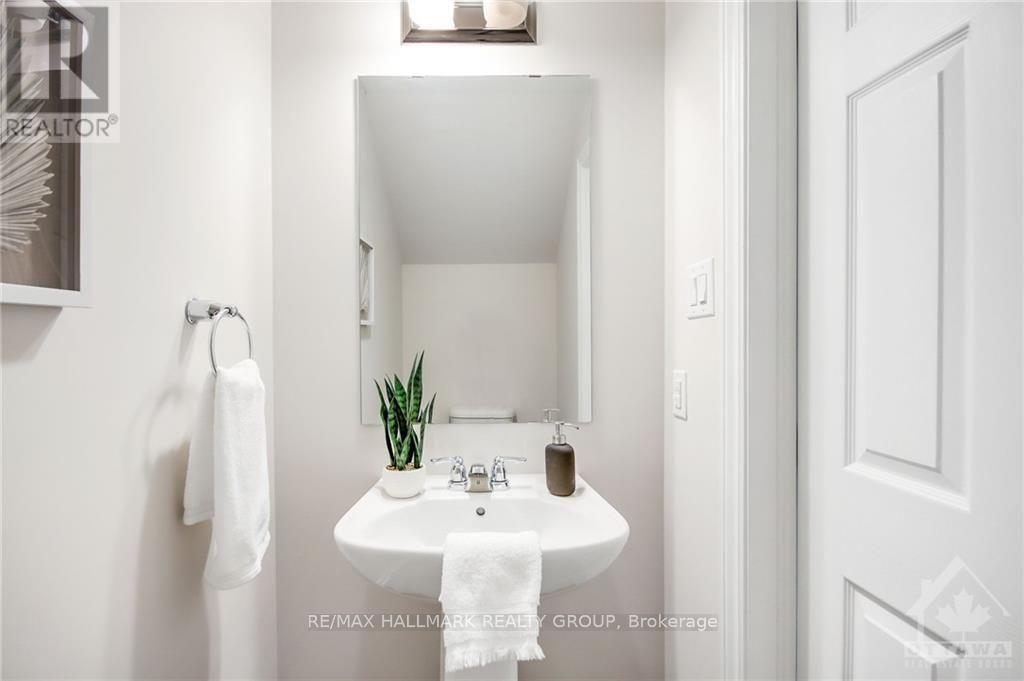298 ZENITH PRIVATE, Ottawa. Luxury613. By Peter Sagos - Image 8