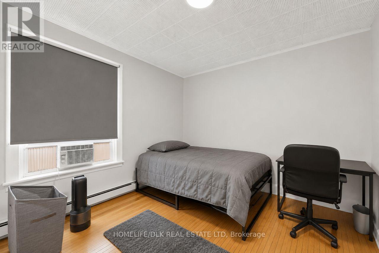 561 JOHNSON STREET - 11