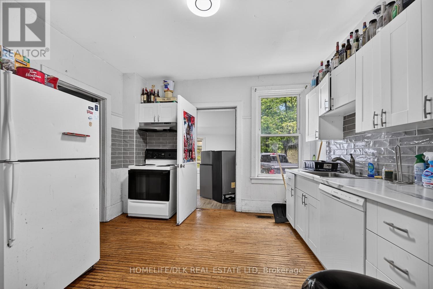 561 JOHNSON STREET - 13