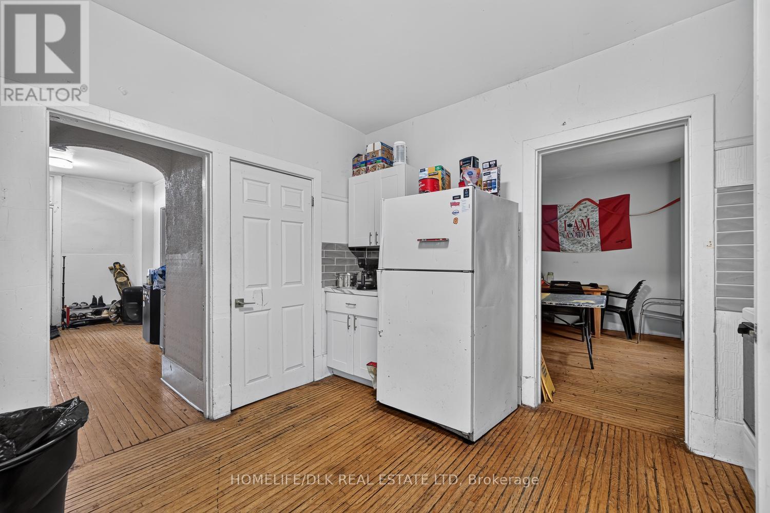 561 JOHNSON STREET - 14