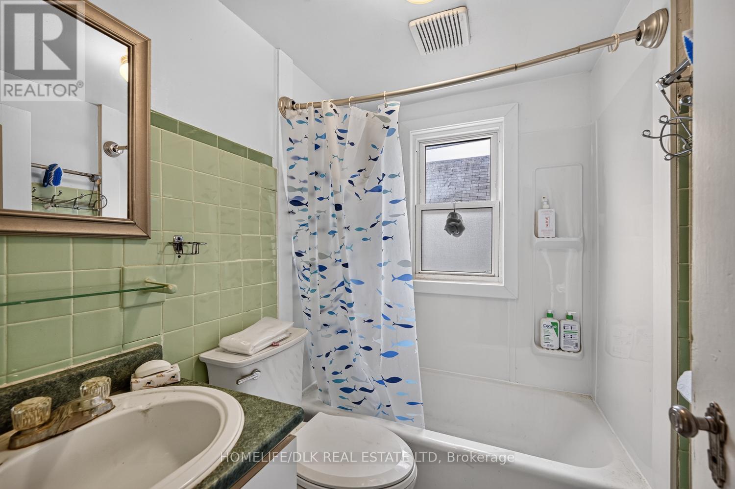 561 JOHNSON STREET - 18