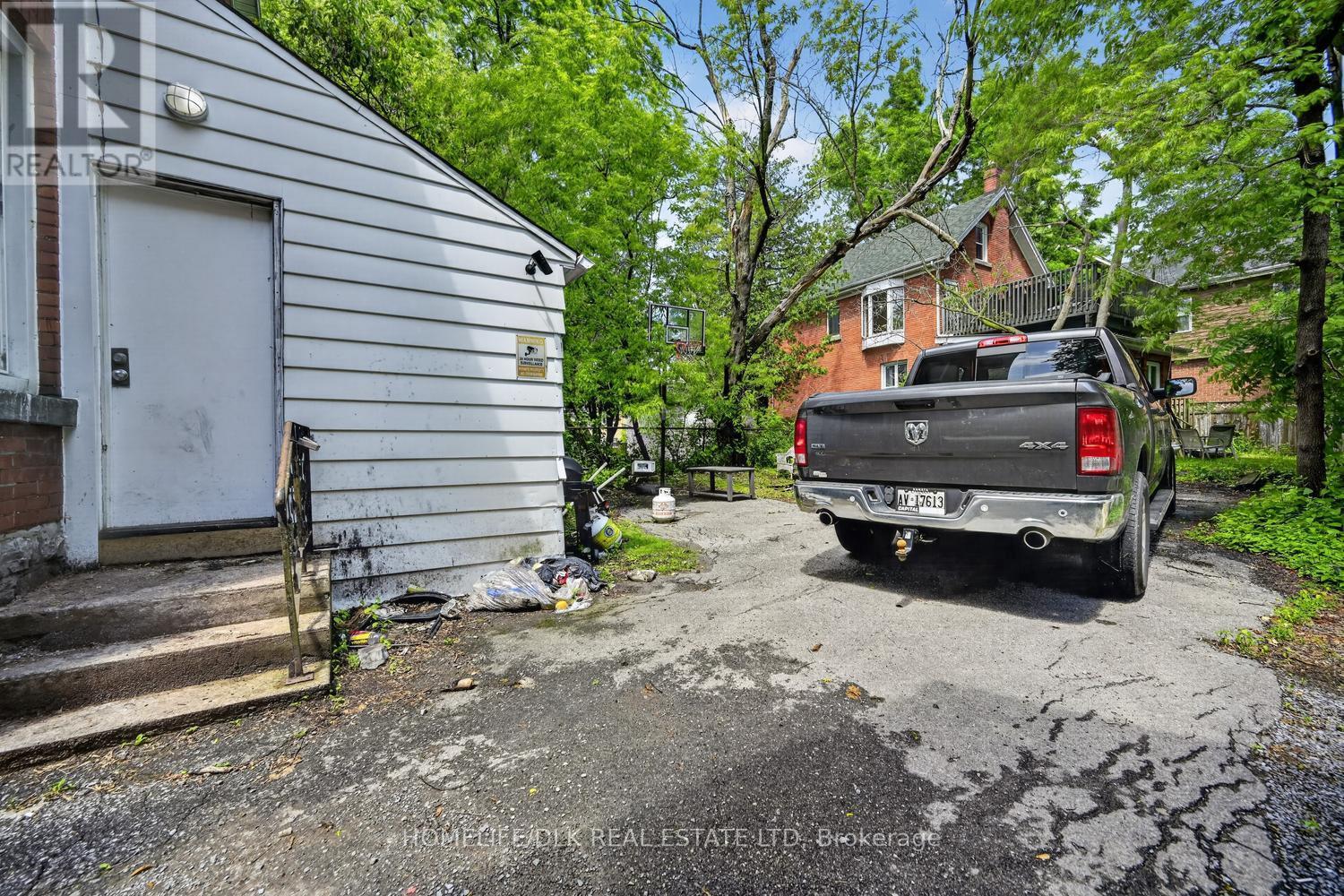 561 JOHNSON STREET - 19