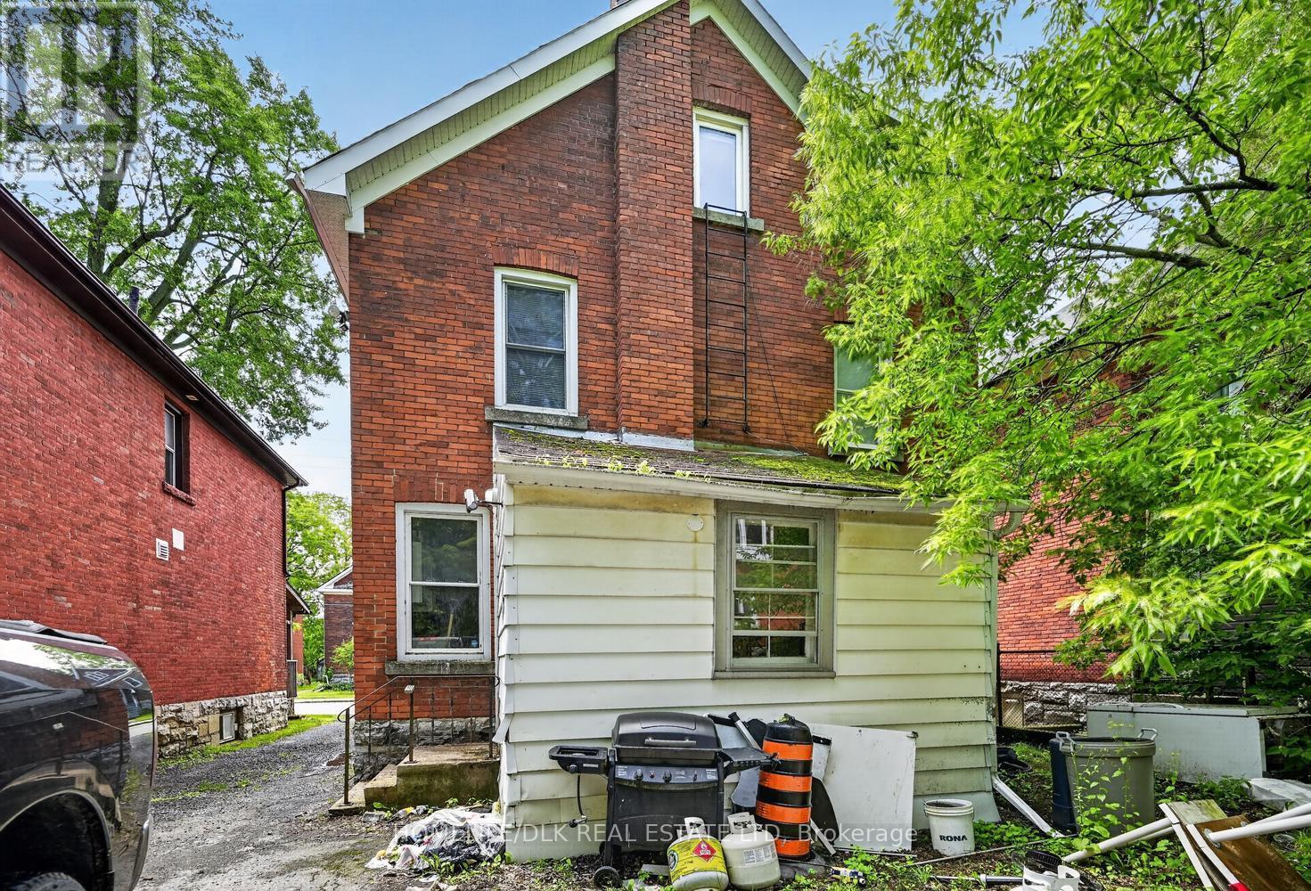 561 JOHNSON STREET - 20