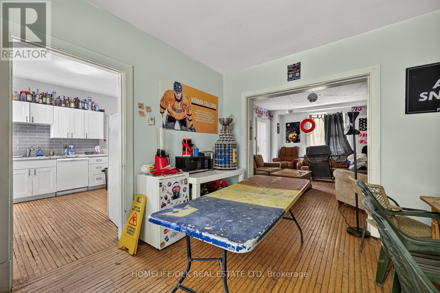 561 JOHNSON STREET - 28