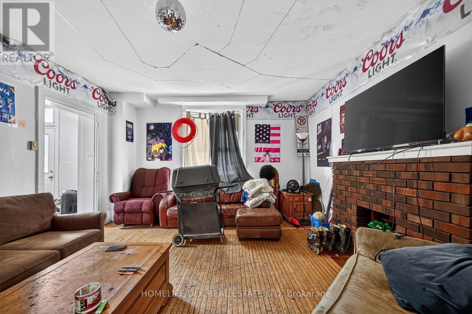 561 JOHNSON STREET - 31