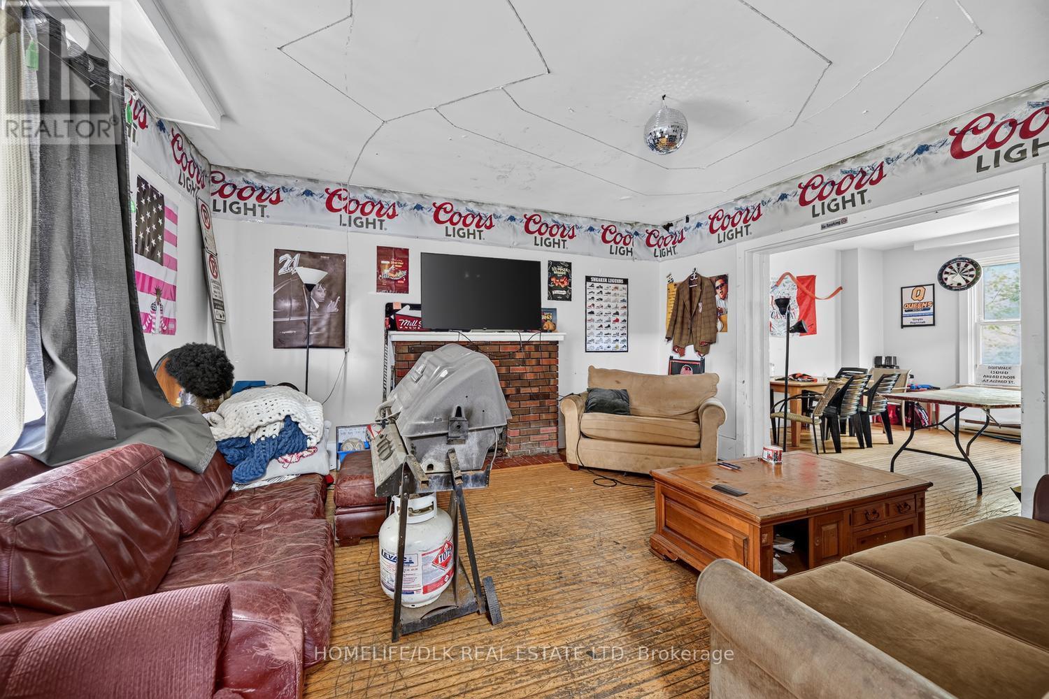 561 JOHNSON STREET - 32