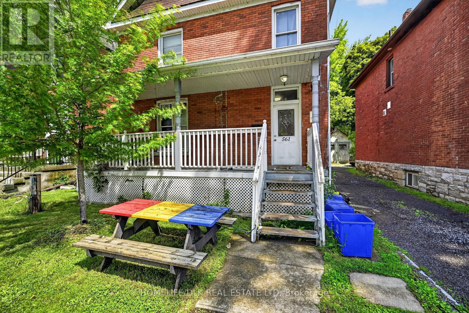 561 JOHNSON STREET - 4