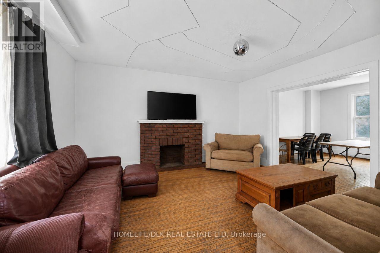 561 JOHNSON STREET - 6