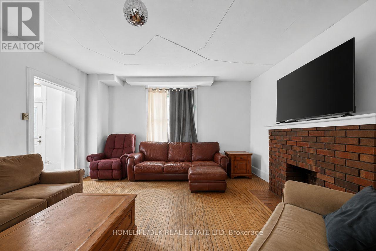 561 JOHNSON STREET - 7
