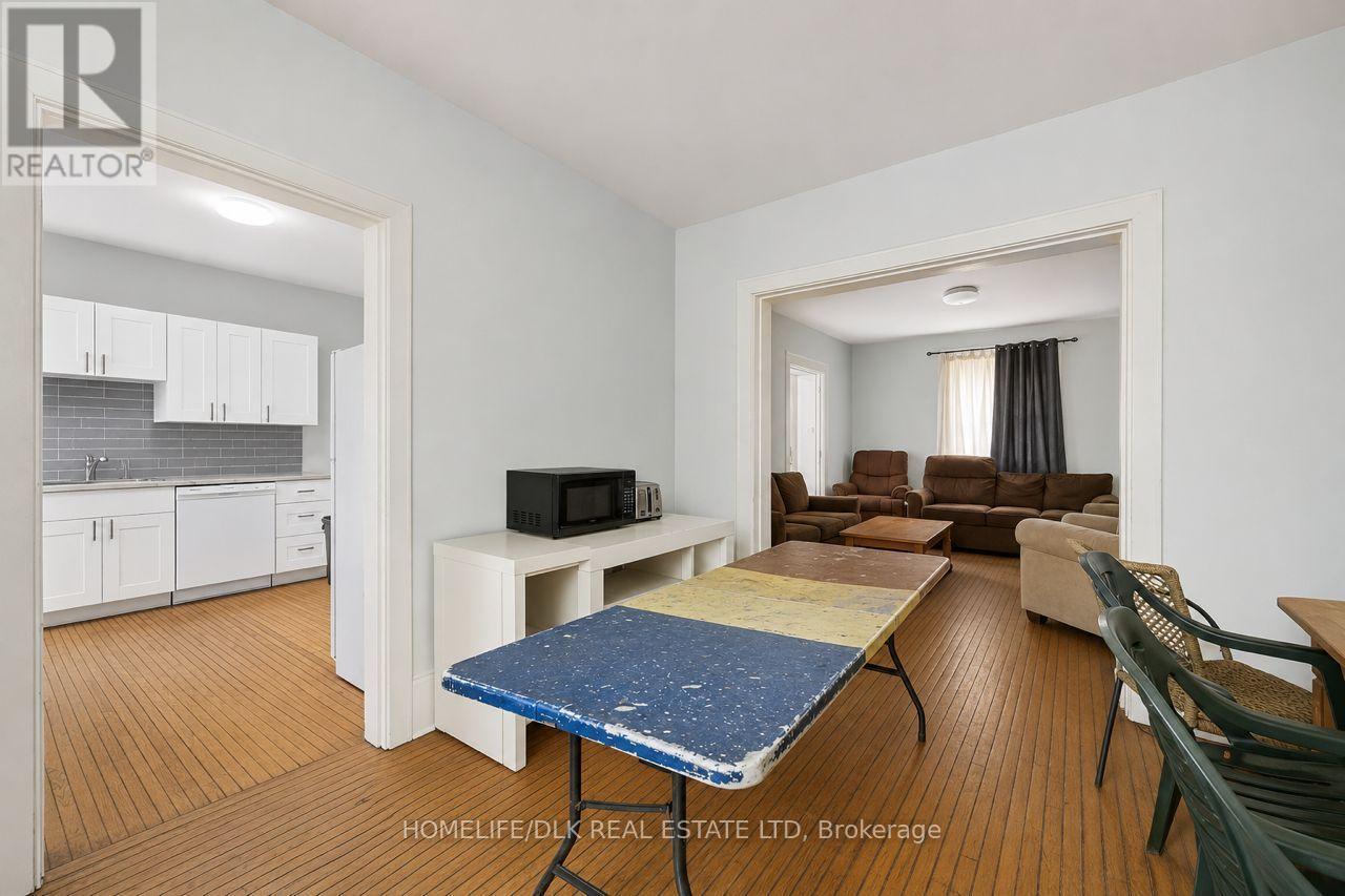 561 JOHNSON STREET - 8