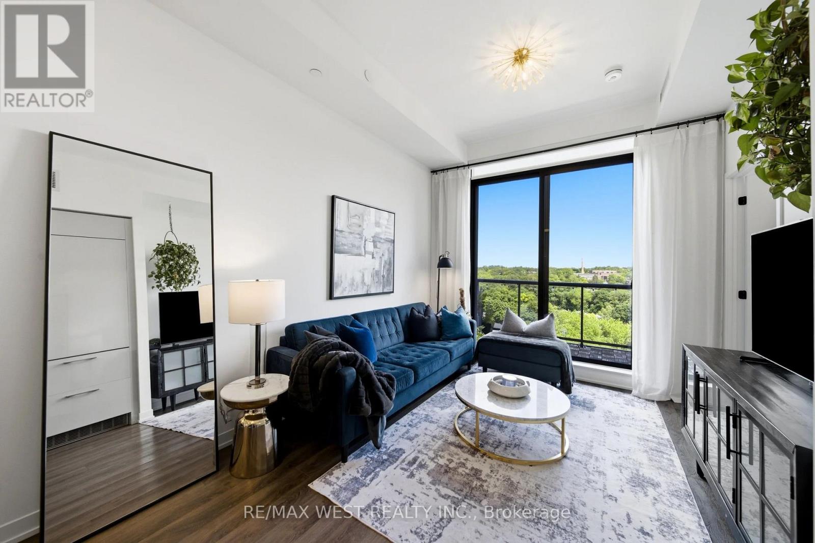 #709 2118 BLOOR STREET W - 2