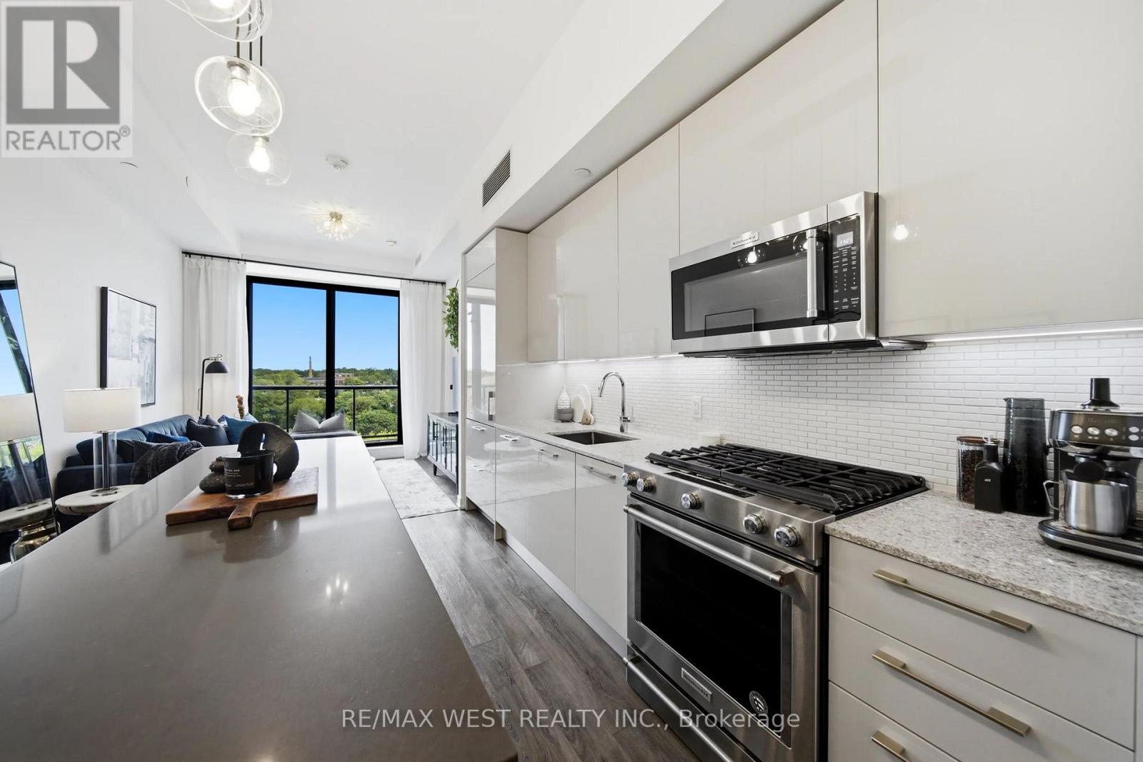 #709 2118 BLOOR STREET W - 4