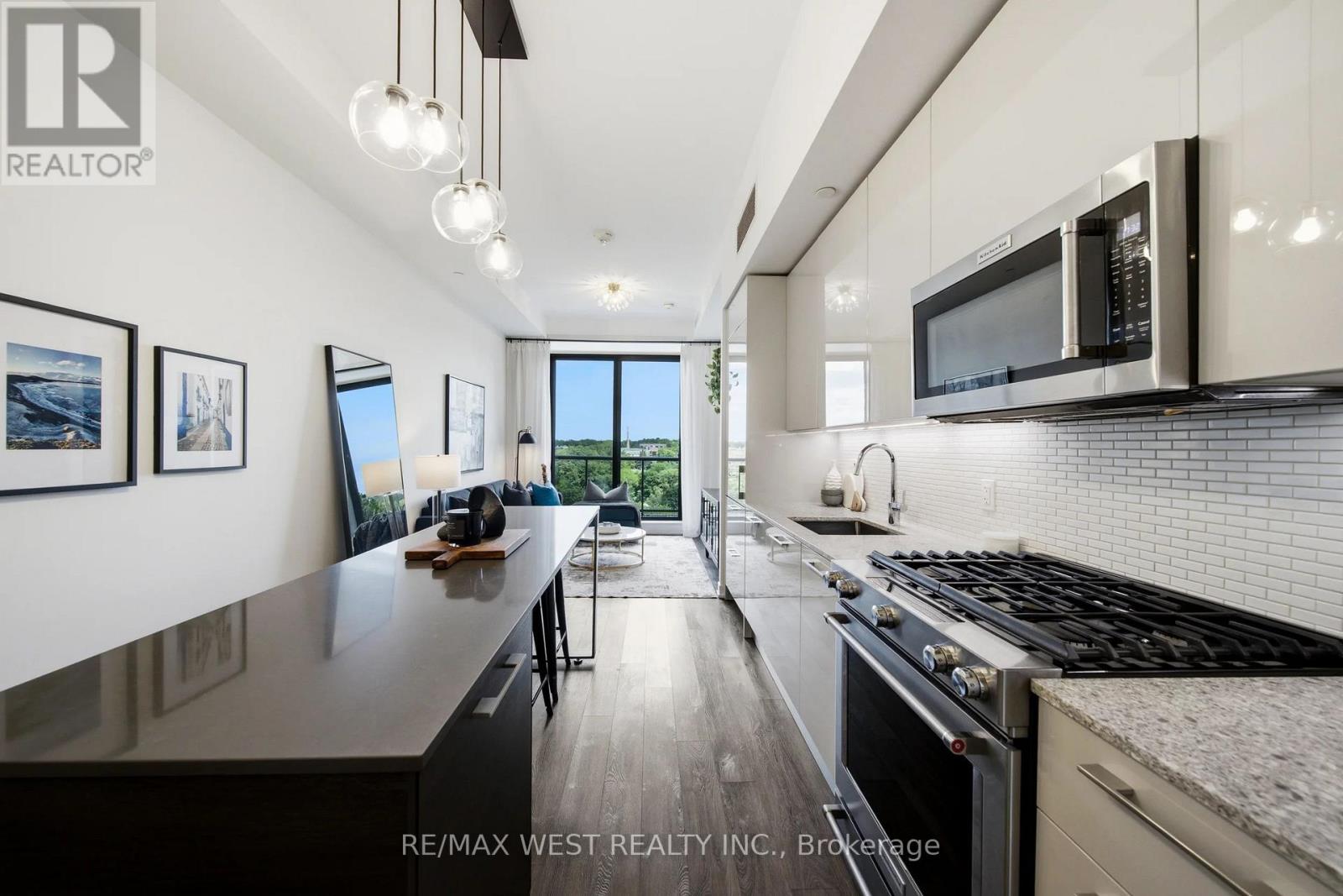 #709 2118 BLOOR STREET W - 5