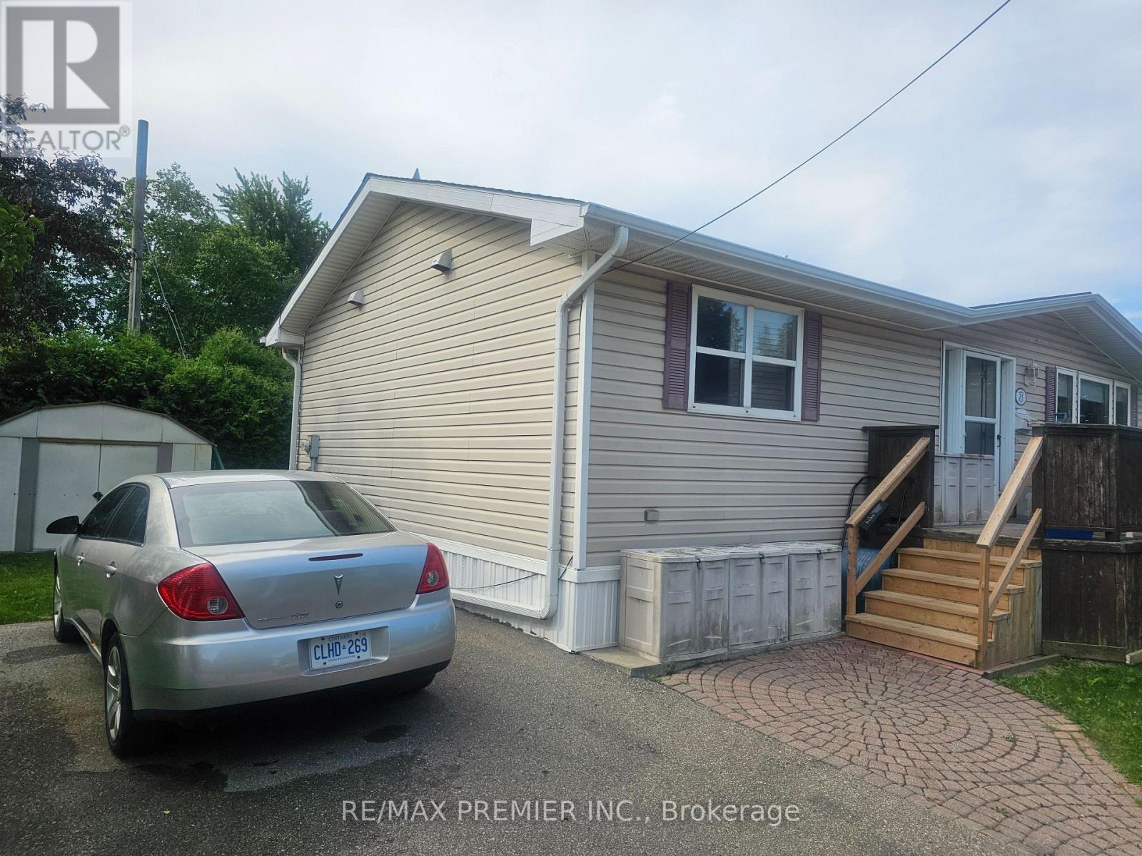 5TH AVE WEST UNIT #21 - 1749 DUNDAS STREET E - 2