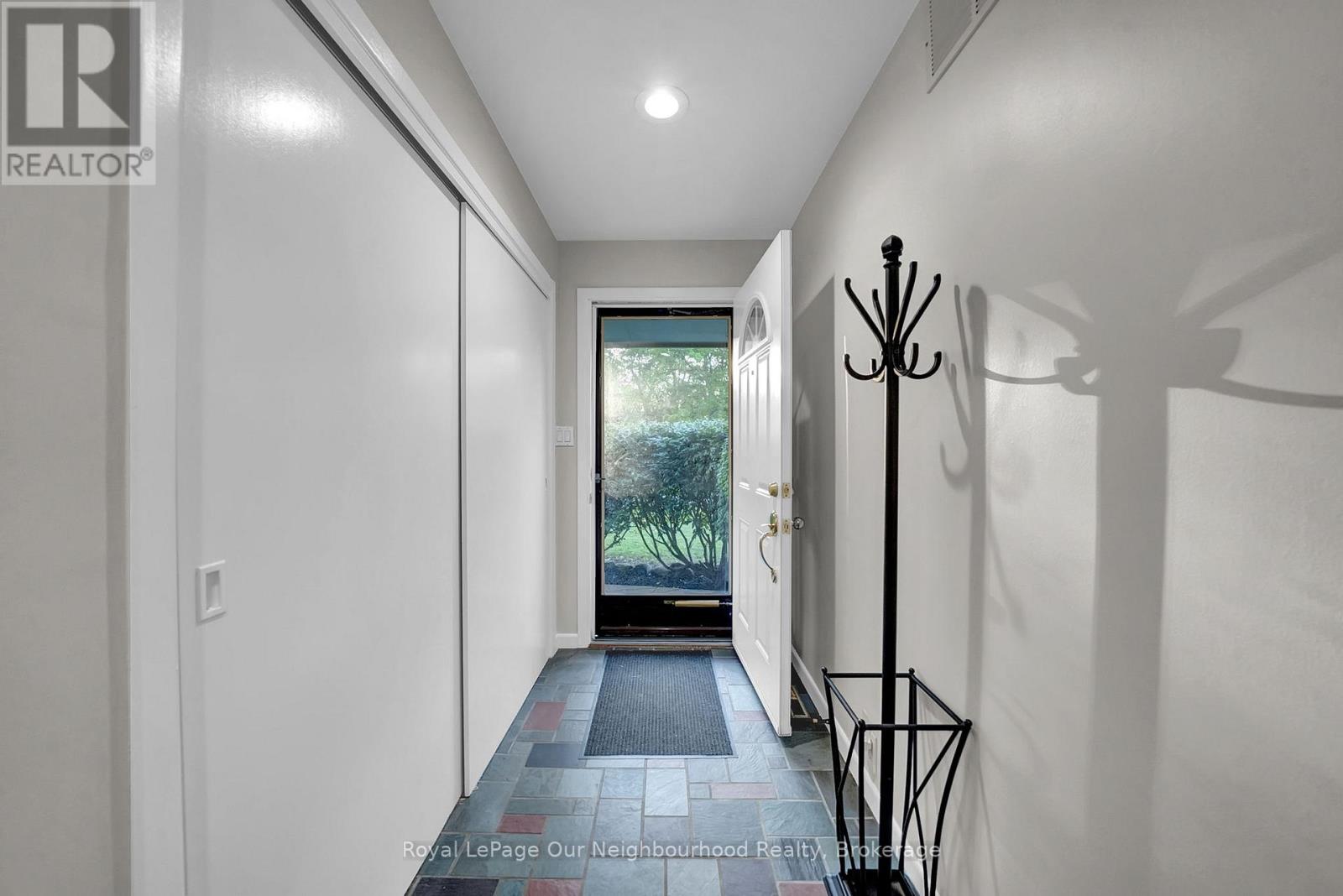 1539 FINCH AVENUE - 16